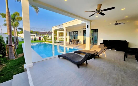Pool Villa mit 4 Schlafzimmern nahe Black Mountain in Hua Hin, Thailand
